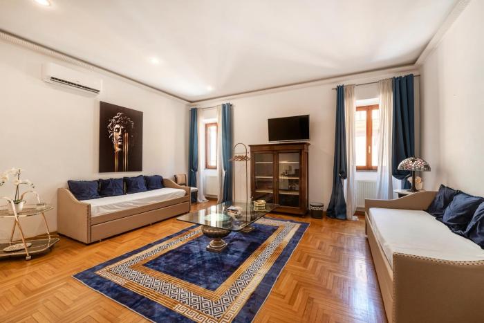 Luxury in Rome Panoramic terrace Fontana di Trevi