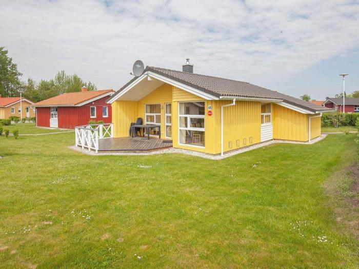6 person holiday home in Groemitz