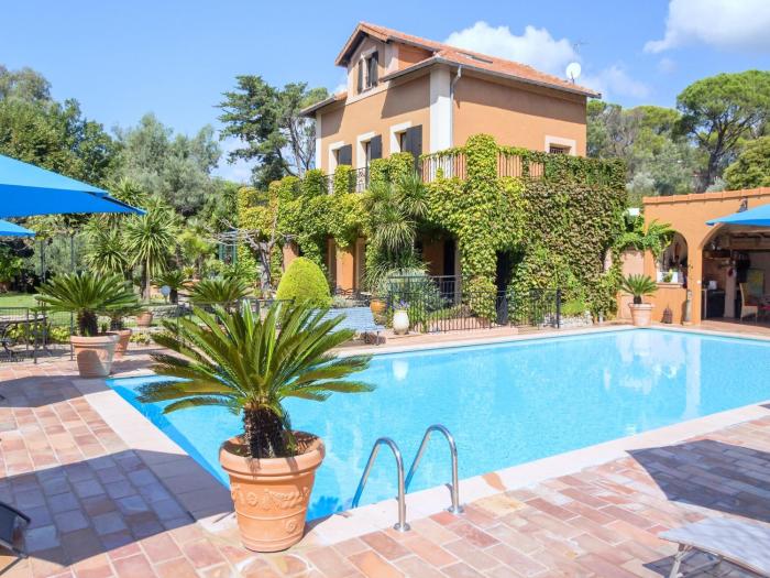 Mansion in Fréjus with Private Pool