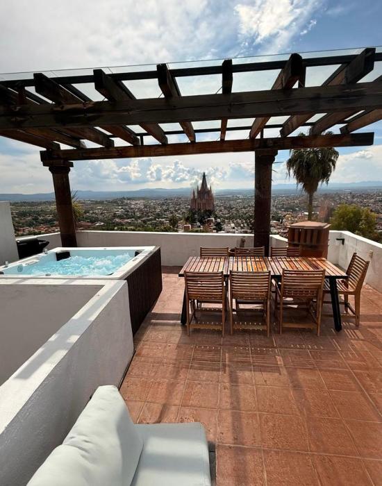 LUXO Casa en San Miguel de Allende Centro con Vistas Panorámicas
