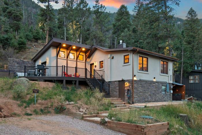 Rockies Ranch - Hot Tub with a View & Pet Friendly