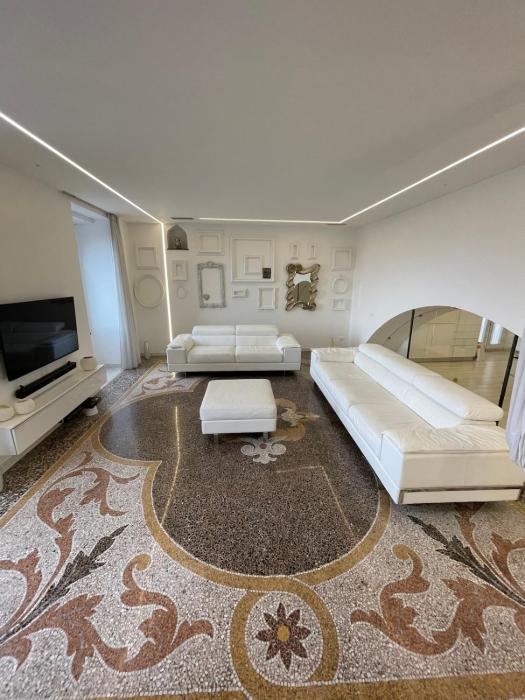 Stunning flat in medieval tower-aquarium, old town town, 7 floor beautiful view