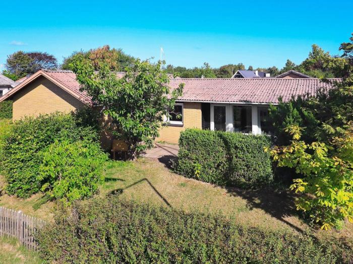 8 person holiday home in Ålbæk