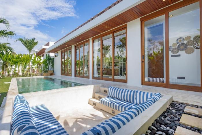 Tropical 2BR Design Villa Pool, Lounge & Workdesk