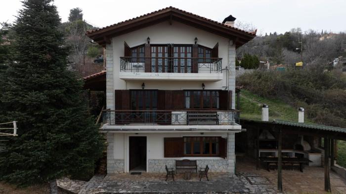 Hyas Residences