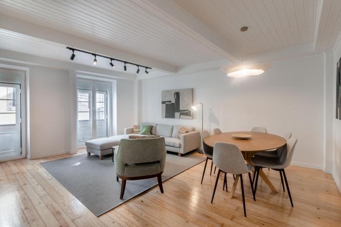 BE Modern & Spacious Apartment with a Private Patio! On BICA Funicular Street - LIS Downtown