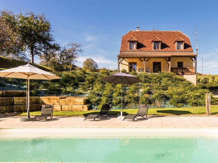 Poolside Luxury Villa in Montignac