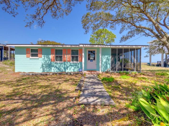 The Beach Nest - A Newly Renovated Paradise!