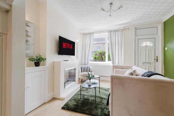 Stylish 3-Bedroom Apartment in Peterborough - Free Parking, Superfast Wi-Fi, Ideal for Families, Contractors, and Long-Term Stays