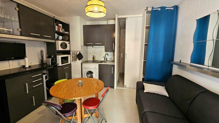 Cozy Beachside Studio for 4 with WiFi in Cap dAgde