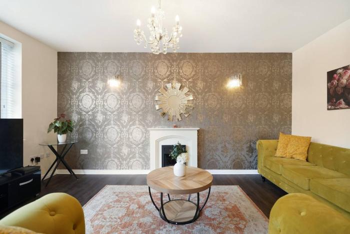 A Beautifully furnished & Spacious 3 bedroom apartment with attached En-suites located within the prestigious area of London NW3