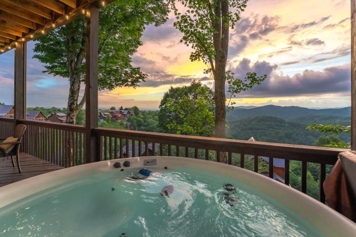 Burnt Skies Sleeps 10 Hot Tub Foosball Darts