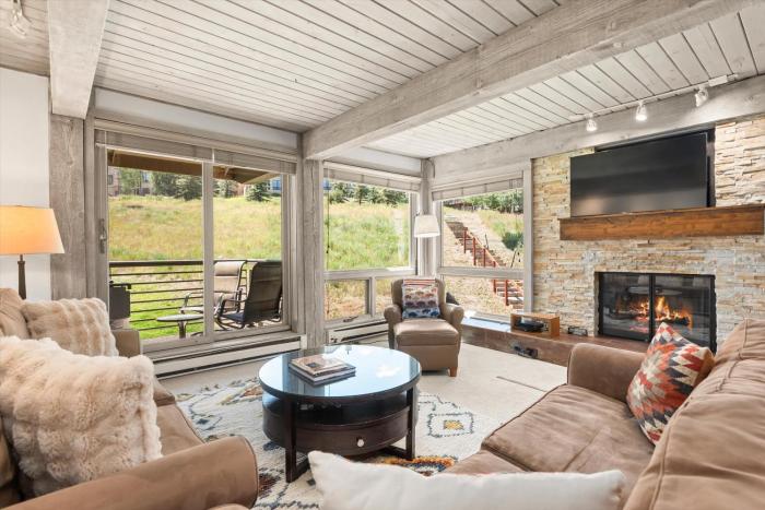 Enclave 211, Two Bedroom Condo in Snowmass Ski-In Ski-Out Condo with Shared Pool, Hot Tub, Gym, WiFi