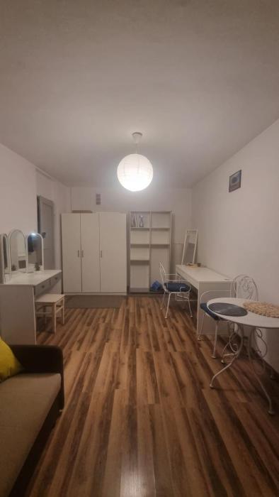 Przytulny pokój 17 z balkonem w mieszkaniu 2 pokojowym