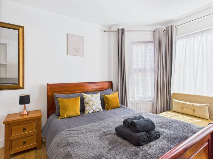 Large North London House for 9 Guests Near Piccadilly Line with Free Wi-Fi