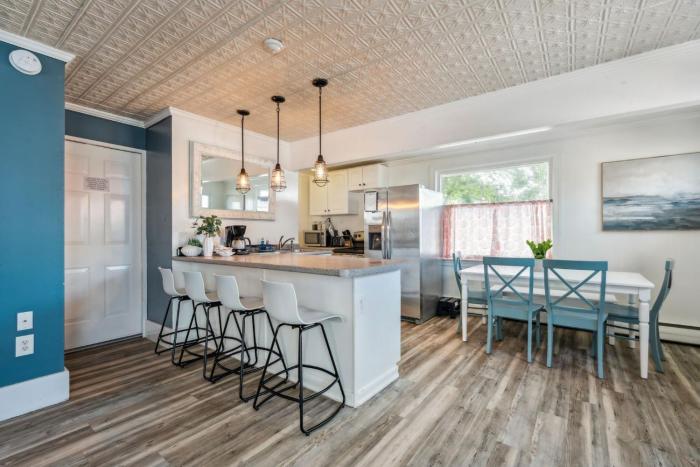 Steps to Beach Pet Friendly Front Unit