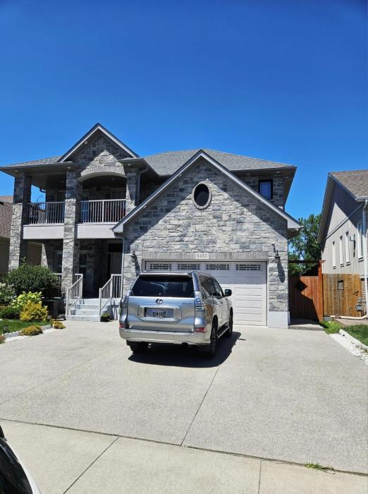 Beautiful 3 bedrooms, 2 bathrooms, 4 beds sleep 8, basement close to Falls