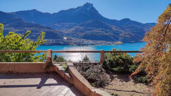 Family Villa Overlooking Lake Serre-Ponçon