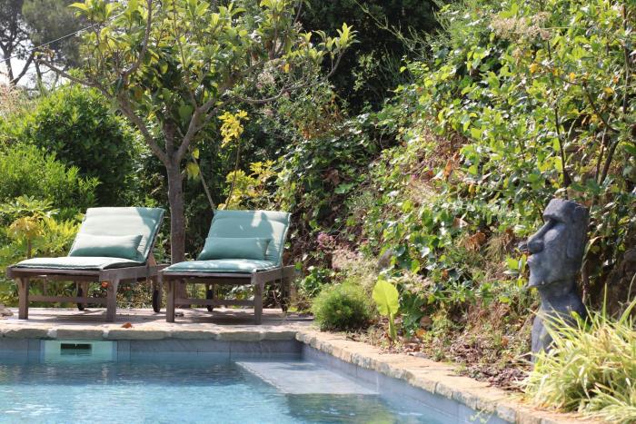 Contemporary Villa Overlooking Gold Islands