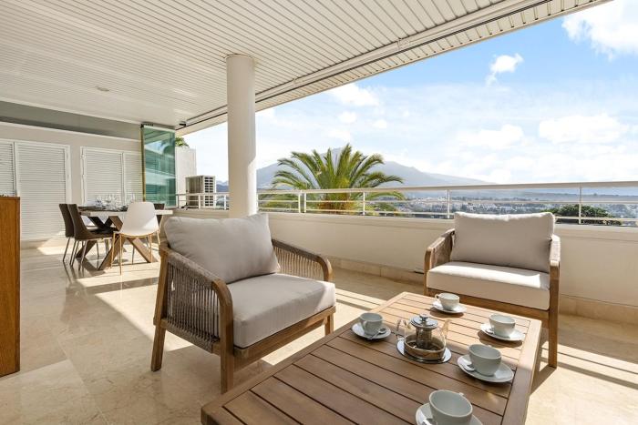 Stunning 2-Bedroom Apartment with Panoramic Views