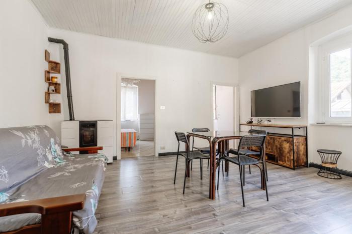 house with garden, two rooms