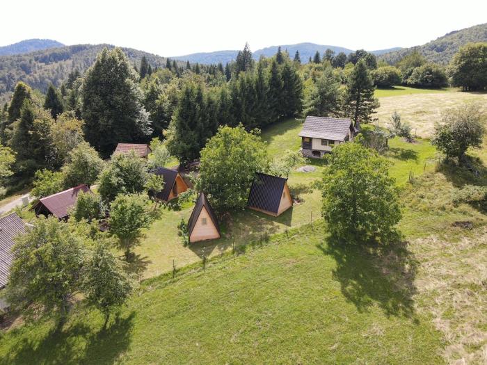 GLAMPING BRUNDO - Tents and Cottage with SAUNA & JACUZZI