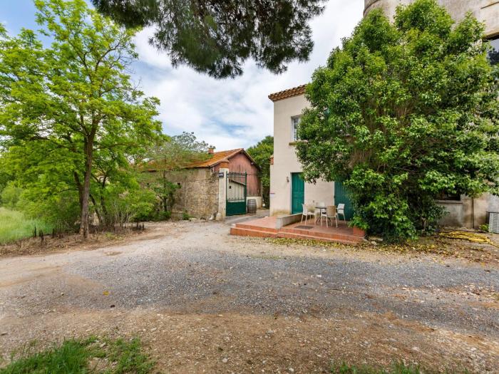 Apartment with pool amid vineyards and near the beach
