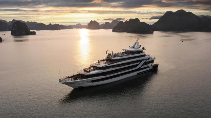 Calista Cruise - A Ha Long Bay Spectacle