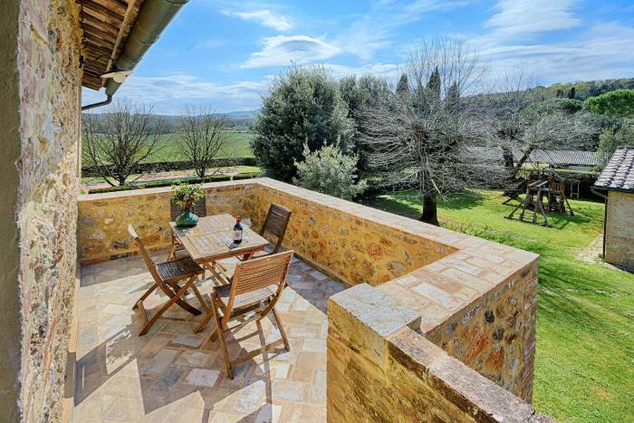 Historic Apartment In Tuscan Castle With Pool
