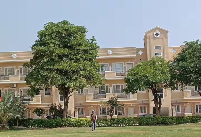 Apartment with Giriraj View I On Parikrama Marg I Near Daan Ghati & ISKCON