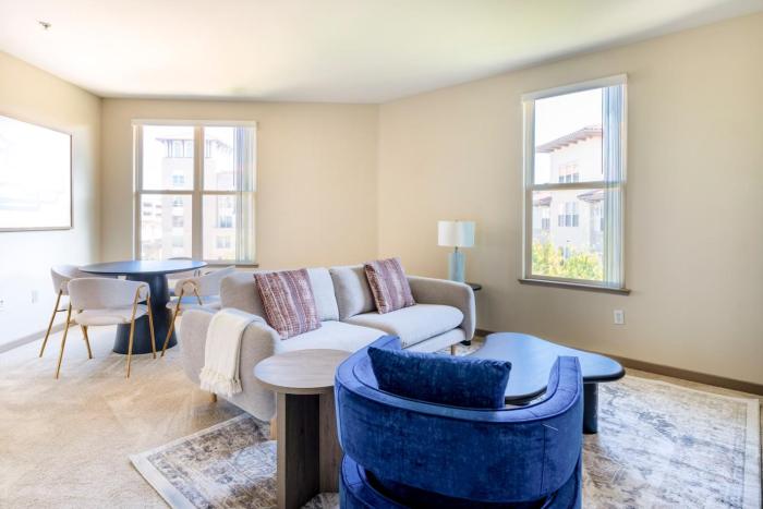 Blueground Contra Costa Centre pool nr Walnut Creek Park SFO-1902