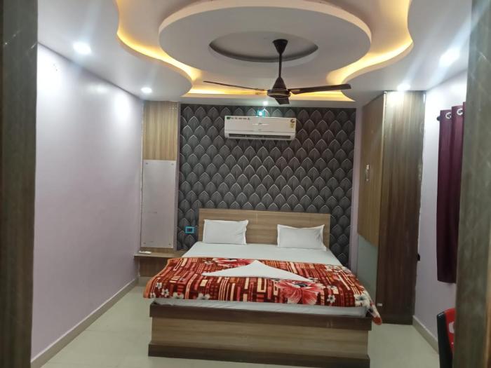 Hotel Regal Heights