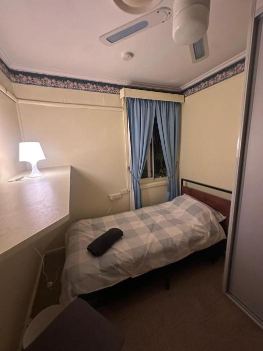 Cozy Single Room in House with Large Garden - KV5