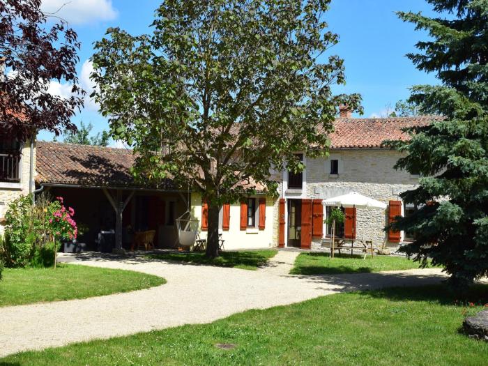 Countryside Family Haven for 8 with Pool