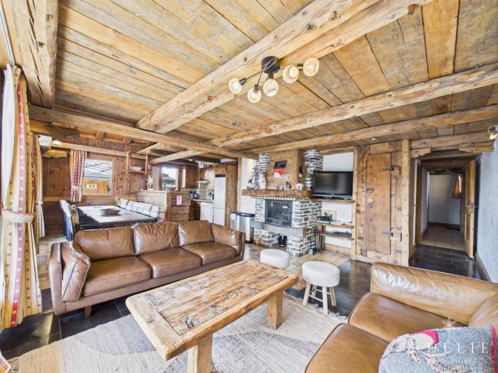 Appartement skis aux pieds 160m² pour 14 pers, 5 ch, parking, cheminée, WiFi - FR-1-398-681