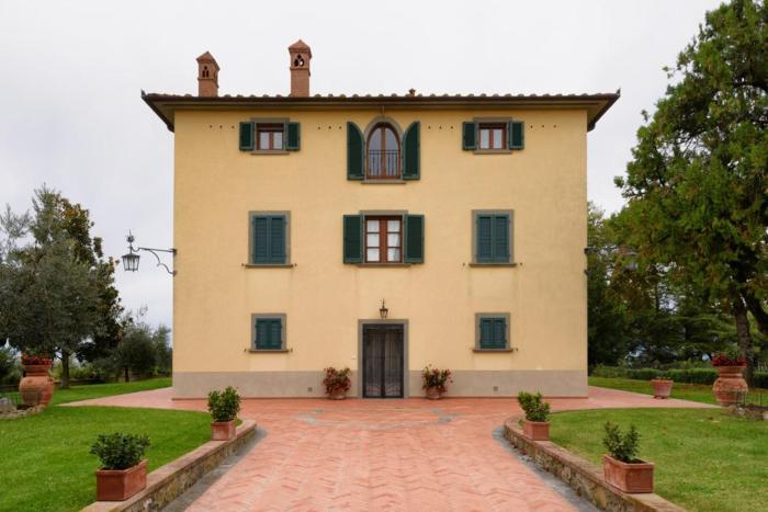 Large apartment in 18 century Villa del drago