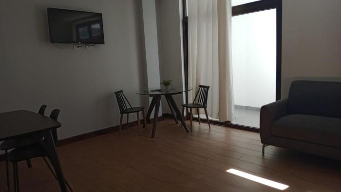 Oak 3c Private Studio in Zone 10