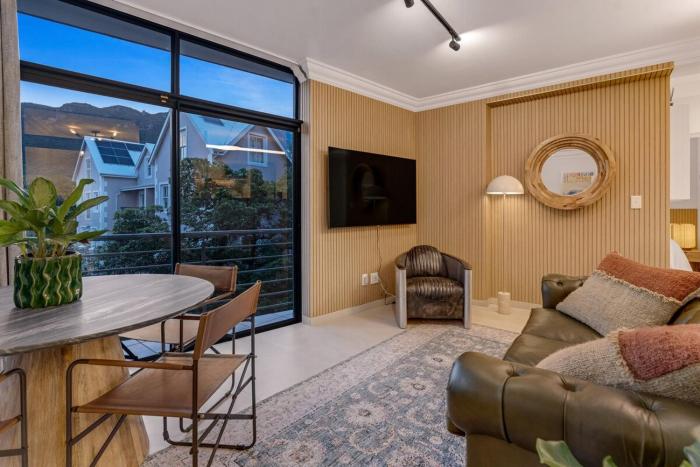 Coastal Calm, Ocean Vibes & Designer Touches