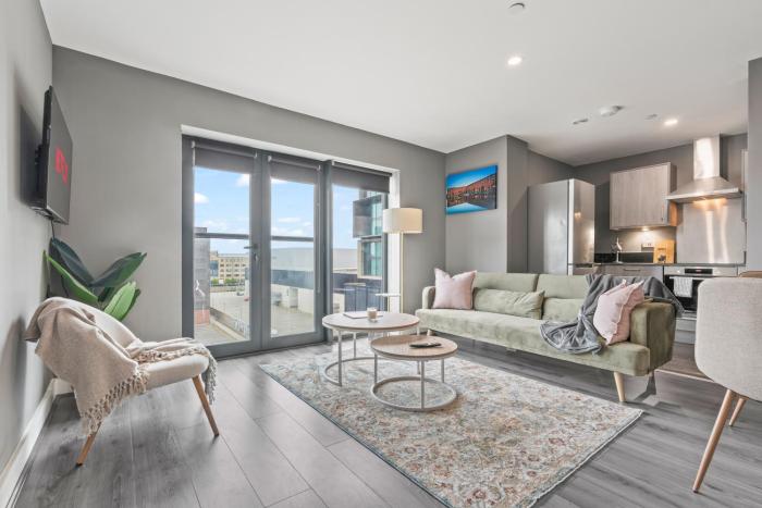 2 Bed, 2 Bath New Build Apartment next to Albert Dock Liverpool & M&S Bank Arena - With Juliet Balcony - Monarchs Quay Arena Apartments - Close to Liverpool ONE Shopping, Exhibition Centre Liverpool, Pullman Hotel, Bars & Restaurants