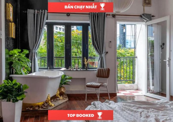 Saigon Hideout New World View