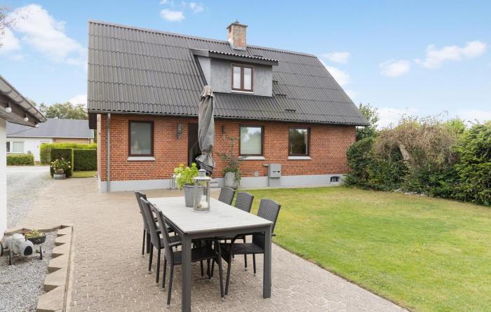 Cozy Home In Ålbæk With Wifi