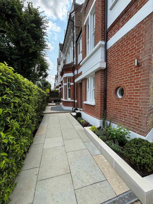 Newly refurbished, 2 bedroom self-contained flat