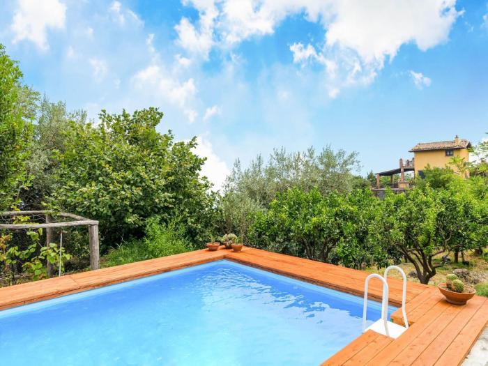 Villa with pool and panoramic surroundings
