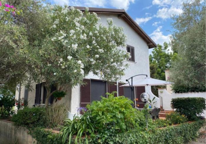 Villa al mare con giardino e parcheggio privato