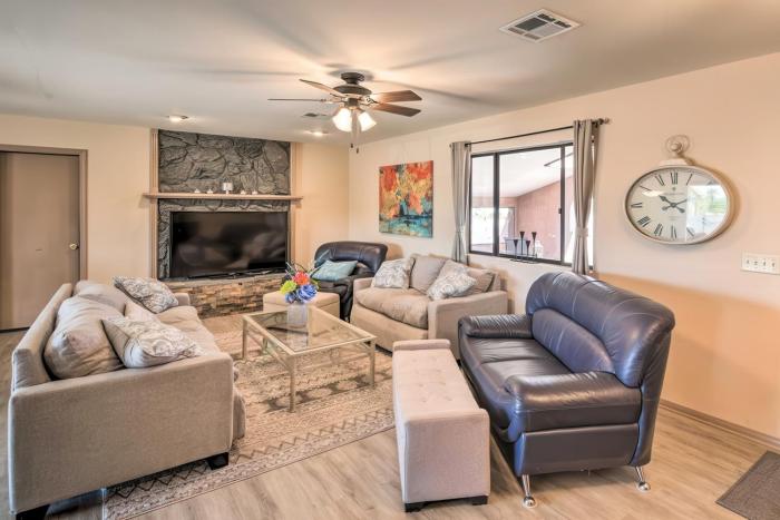 Lake Havasu Retreat w Views 3 Mi to Marina