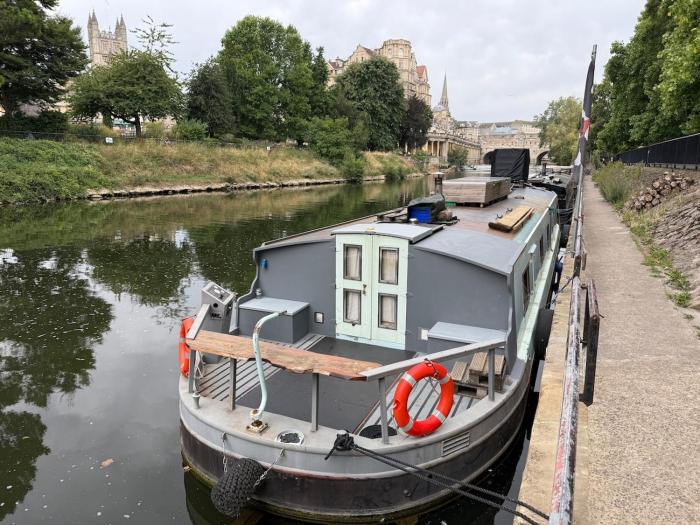 Off-Grid Living on Spacious Widebeam