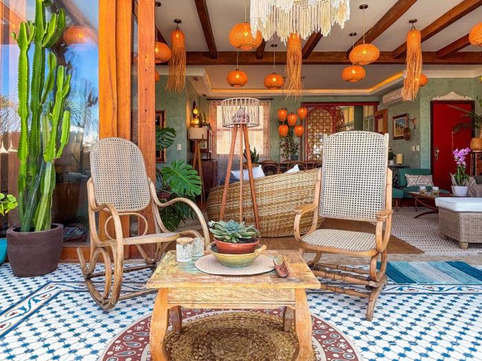 Charmosa cobertura com decoração estilo mediterrânea