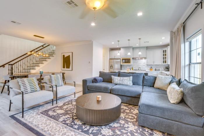 Pet-Friendly Duplex Unit in Southwest Houston