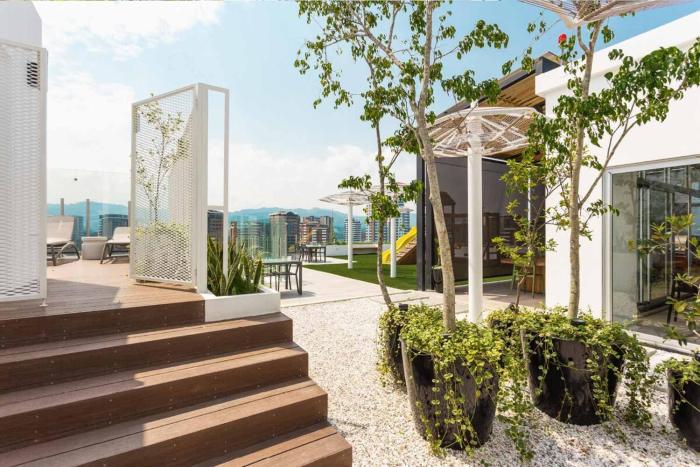 Bright Spot & Prime Location