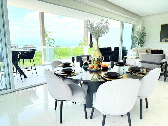 Luxury 2BR Bolongo Ocean View Private Beach